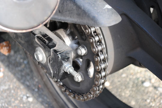 [left size of chain slack adjuster]