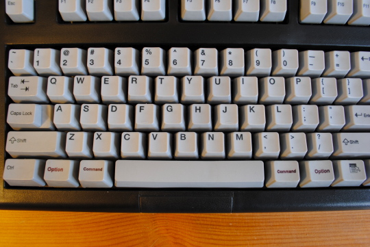 [unicomp spacesaver fitted with mac keys]